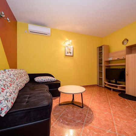 Kuca Leonora Apartman Banjol Kültér fotó