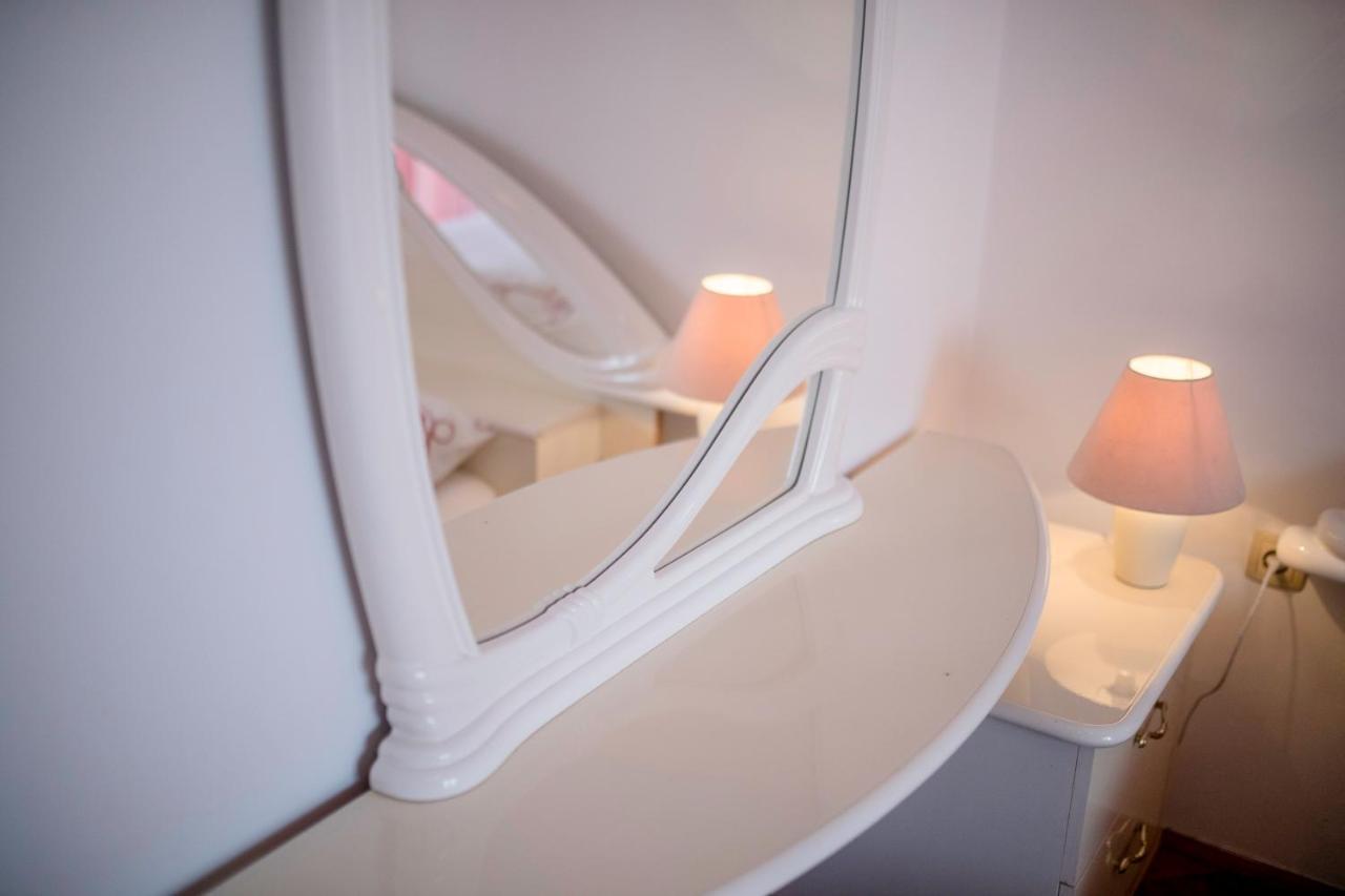 Kuca Leonora Apartman Banjol Kültér fotó