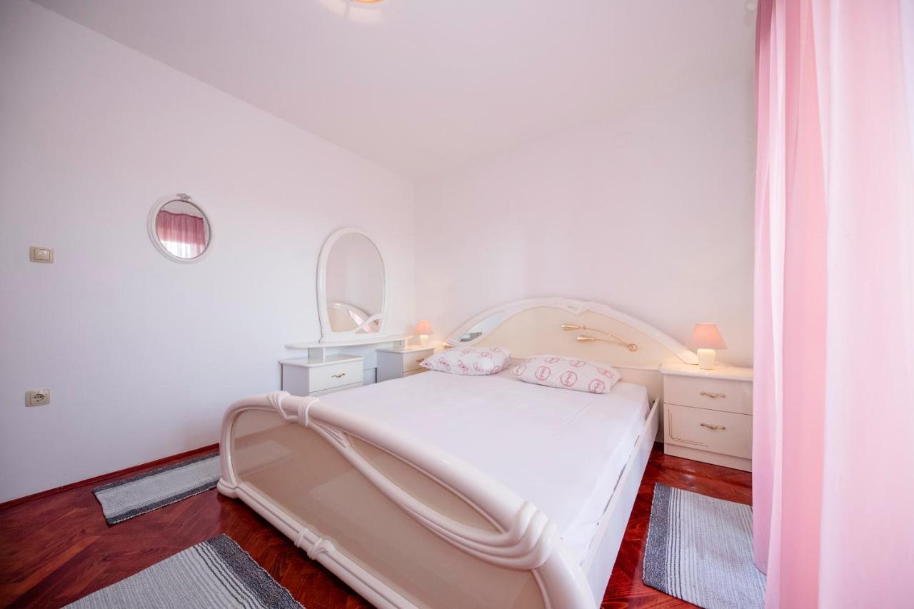 Kuca Leonora Apartman Banjol Kültér fotó