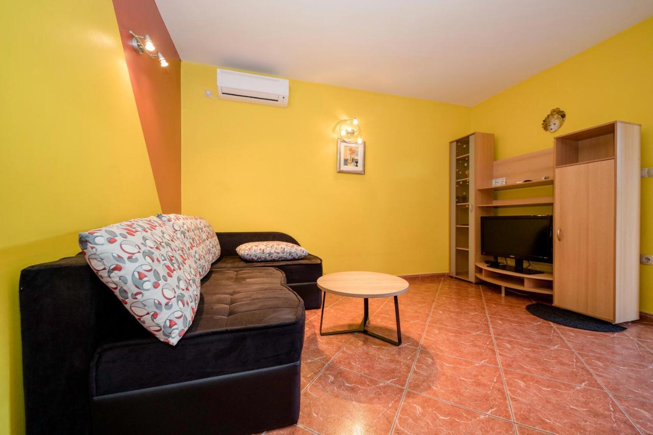 Kuca Leonora Apartman Banjol Kültér fotó