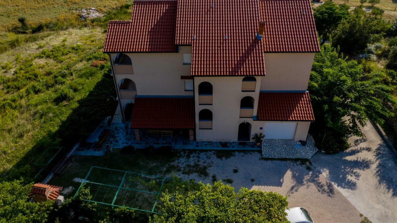 Kuca Leonora Apartman Banjol Kültér fotó
