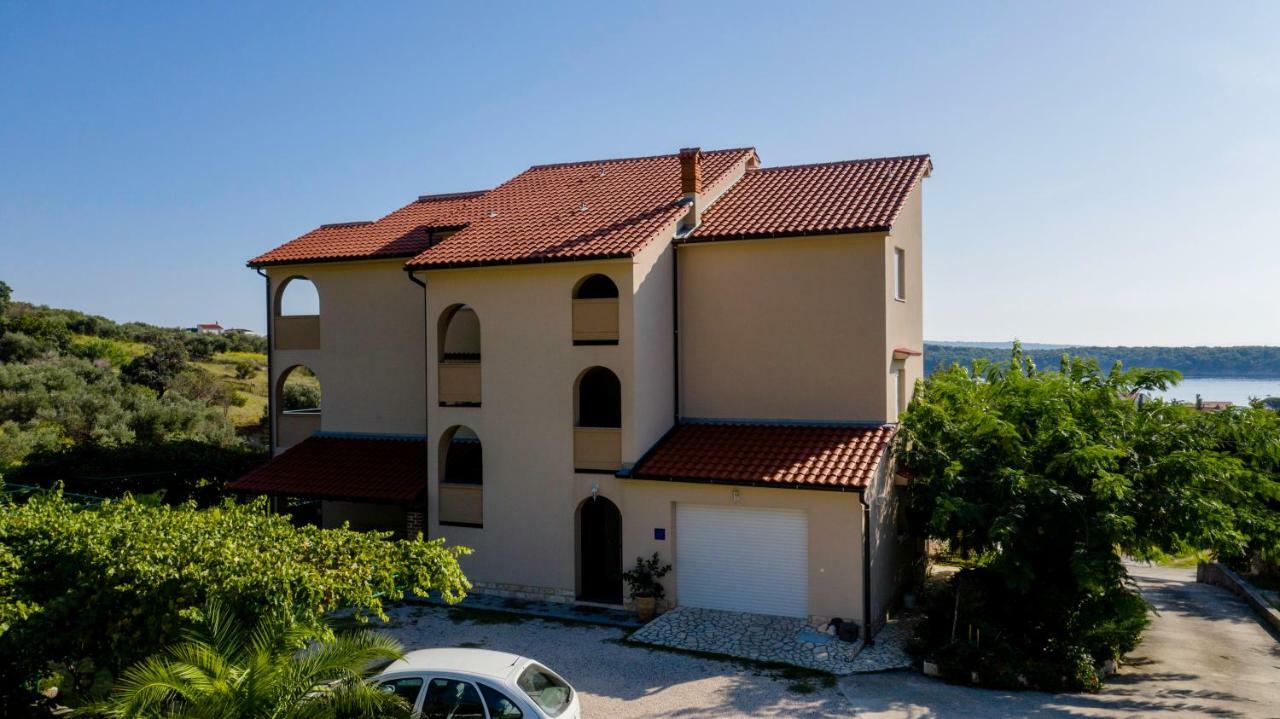Kuca Leonora Apartman Banjol Kültér fotó