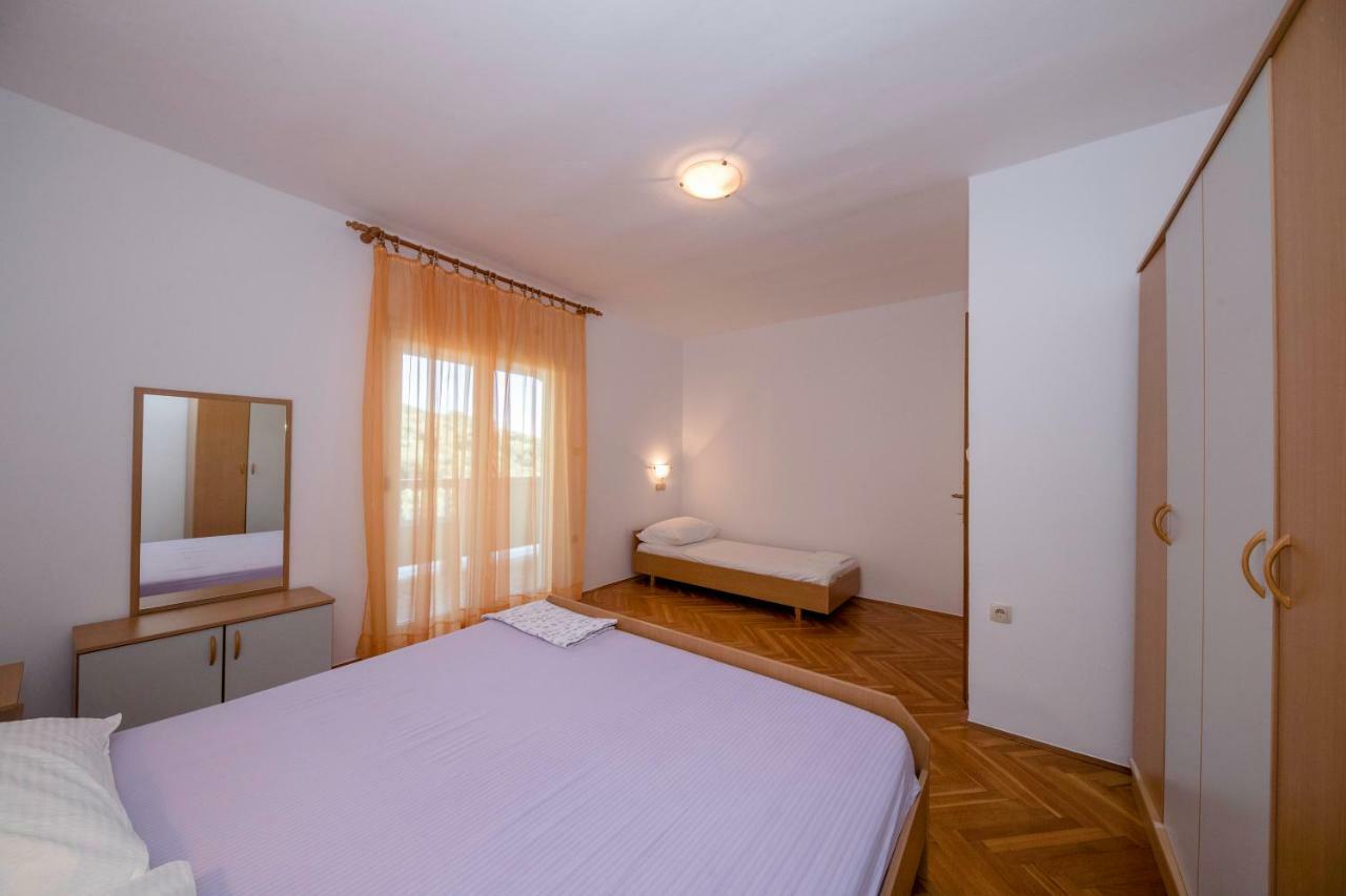 Kuca Leonora Apartman Banjol Kültér fotó