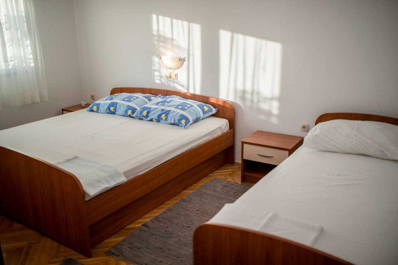 Kuca Leonora Apartman Banjol Kültér fotó