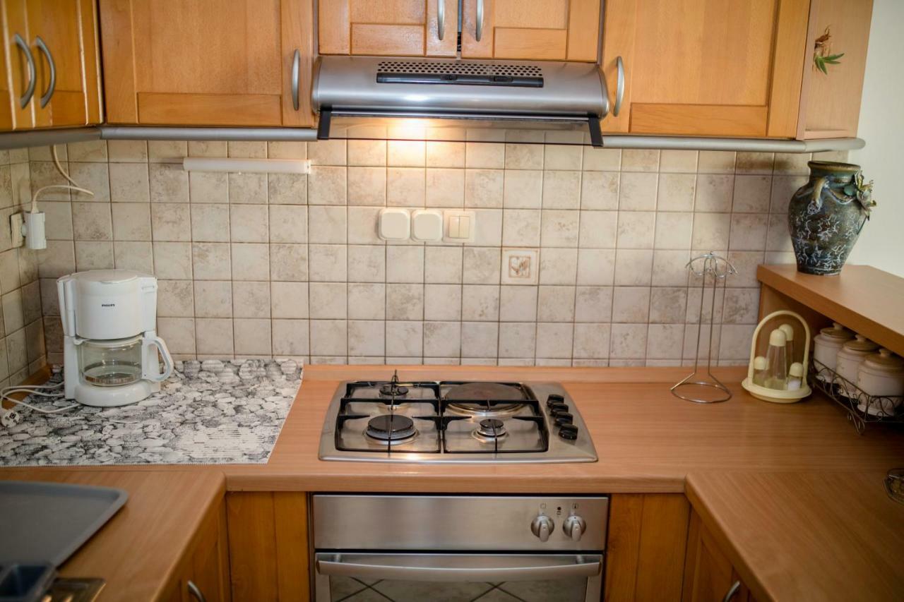 Kuca Leonora Apartman Banjol Kültér fotó