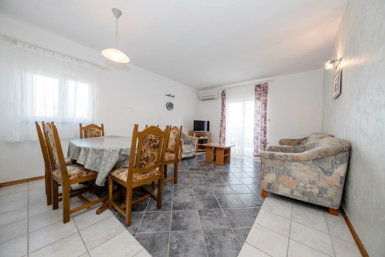 Kuca Leonora Apartman Banjol Kültér fotó