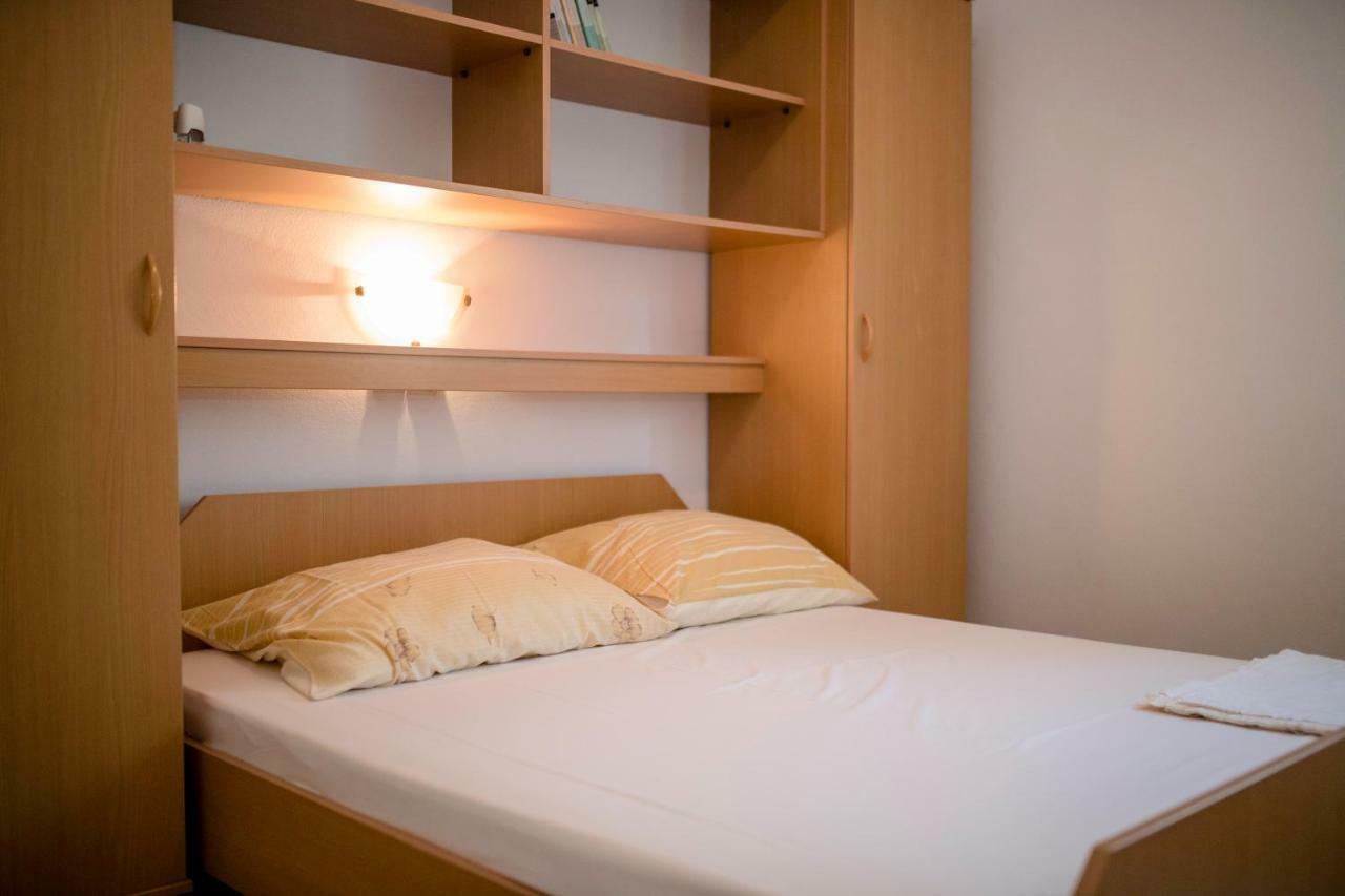 Kuca Leonora Apartman Banjol Kültér fotó