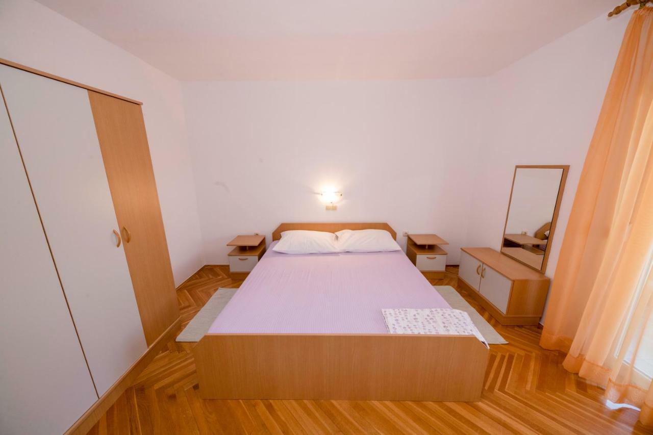 Kuca Leonora Apartman Banjol Kültér fotó