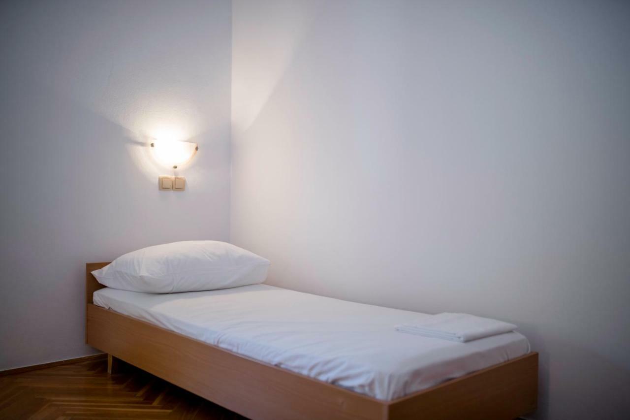 Kuca Leonora Apartman Banjol Kültér fotó
