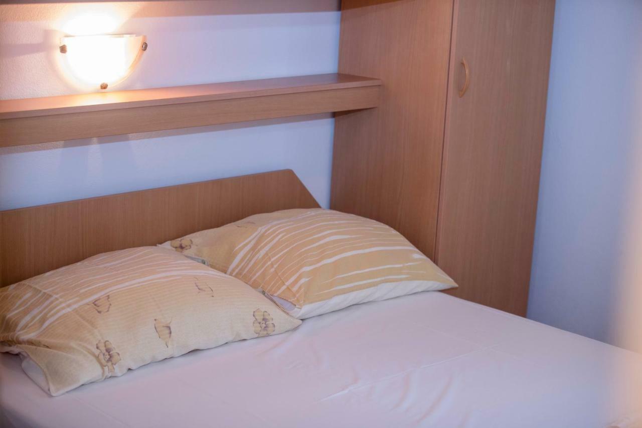 Kuca Leonora Apartman Banjol Kültér fotó
