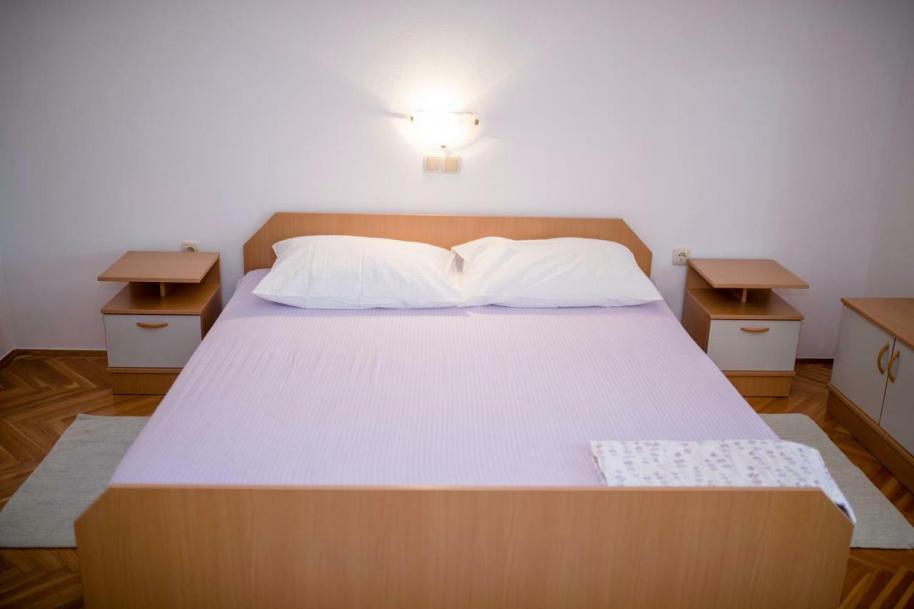 Kuca Leonora Apartman Banjol Kültér fotó